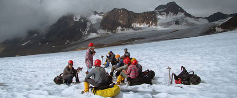 Привал на леднике Гепачфернер в Эцтальских Альпах